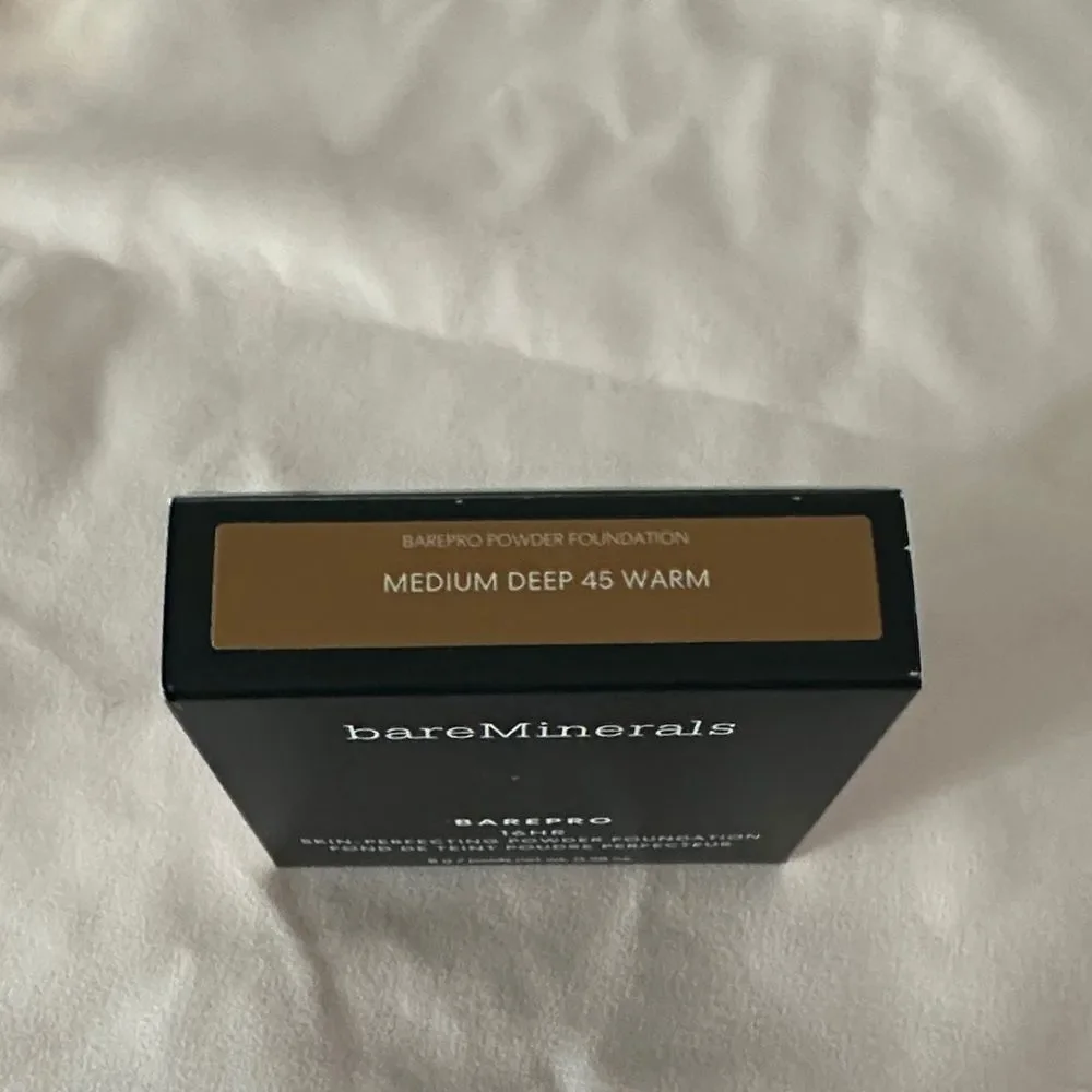 bareMinerals BAREPRO 16HR Foundation in Medium Deep 45 Warm
